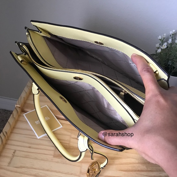 🌼Michael Kors Set - Picture 10 of 16